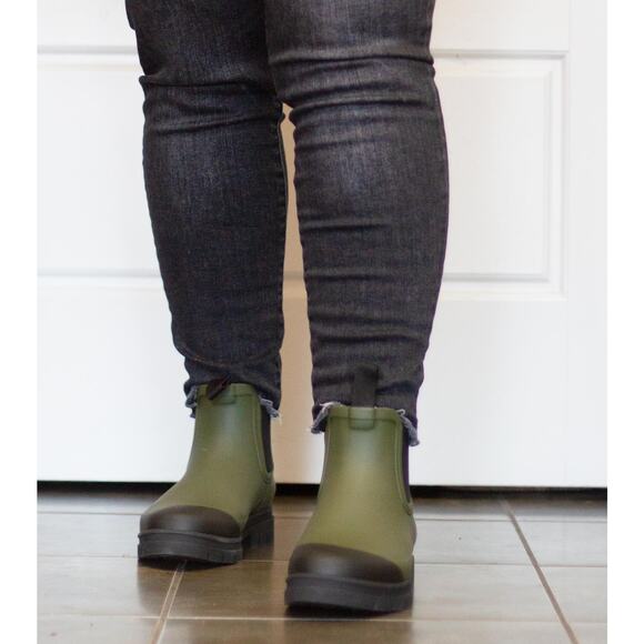 Everlane The Rain Boot Forest Green Black Chunky Chelsea Waterproof Sz 10 NEW - Picture 2 of 16